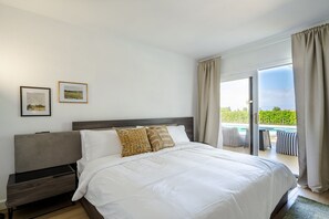 3 soveværelser, skrivebord, strygejern/strygebræt, weekendseng