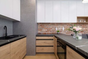 Fridge, microwave, oven, stovetop