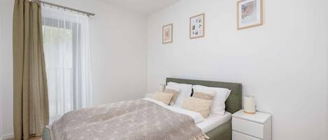 2 bedrooms, iron/ironing board, WiFi, bed sheets