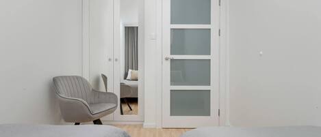 2 sovrum, skrivbord, strykjärn/strykbräda och wi-fi