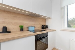 Unclassified image, 5 of 32, button