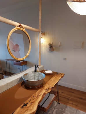 Habitación exclusiva, vista a la montaña | Decoración personalizada, insonorización, wifi gratis y ropa de cama