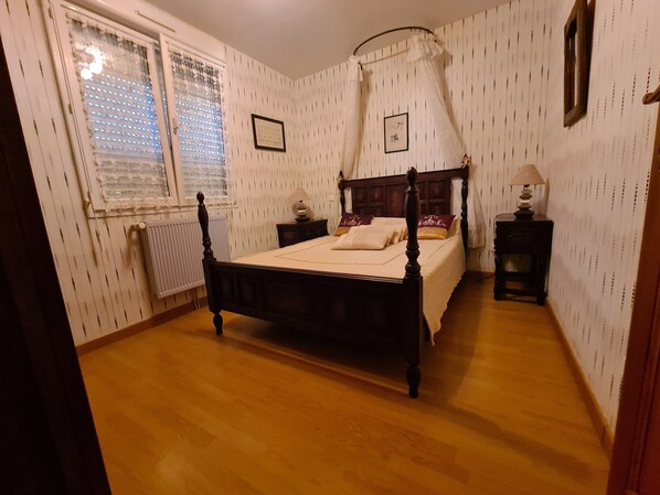 4 Schlafzimmer, Bügeleisen/Bügelbrett, WLAN, Bettwäsche