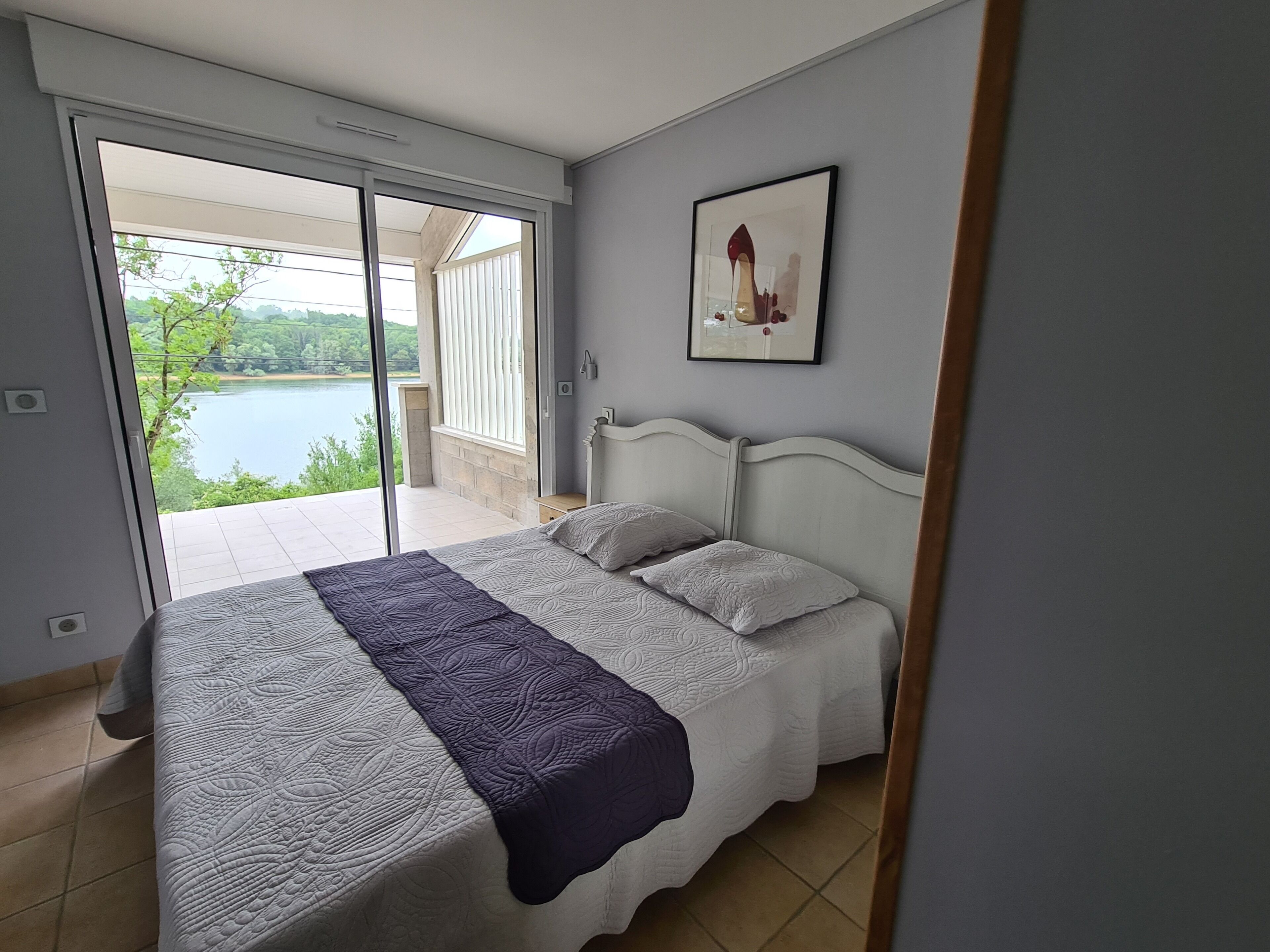 4 habitaciones, tabla de planchar con plancha, wifi y ropa de cama 