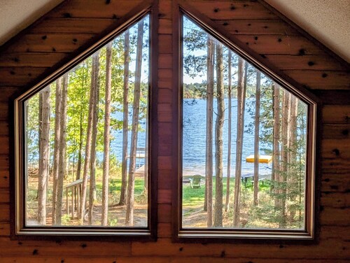 Lakefront Home with sandy beach, Sleeps 8, Dogs OK