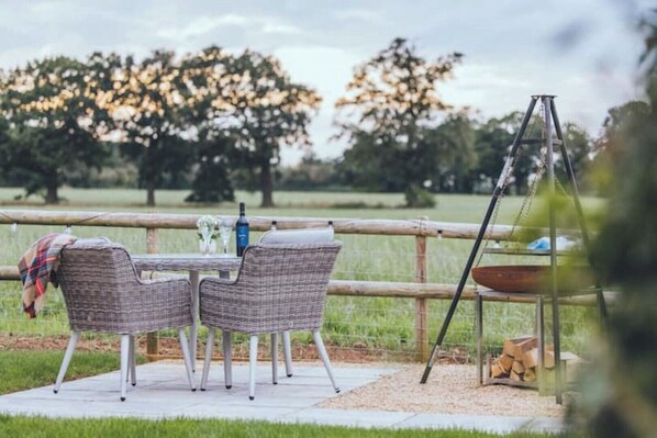 تناول الطعام بالخارج