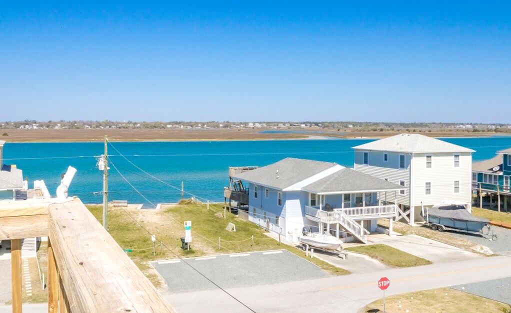 Pirate Sails And A Mermaid Tale - 3 BR Home with Ocean & Sound Views