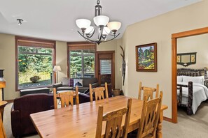 Interior - 2 Bed, 2 Bath Condo Ski-in & Ski-out With Chairlift & Golf Course Steps Away! (Sun Peaks)