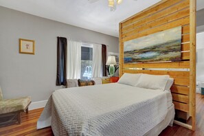 Iron/ironing board, free WiFi, bed sheets