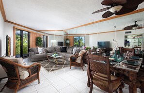 Smart-TV, Tischtennisplatte, Bücher