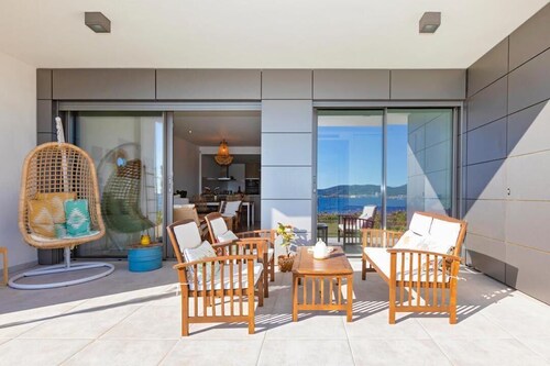 Seasonal rental: Apartment at first sea line with amazing views in Ibiza