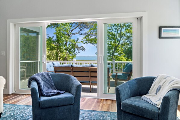 Smart TV, fireplace - Assateague Holiday House Nature & Luxury Combined (Berlin)