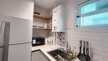 Fridge, microwave, coffee/tea maker, electric kettle
