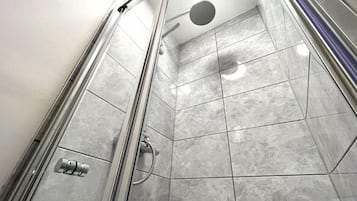 Double Room, Ensuite, Garden View | Bathroom | Hair dryer