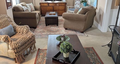 Cozy home in Damascus located next to River, Trails, Bike Shops, and Dining.