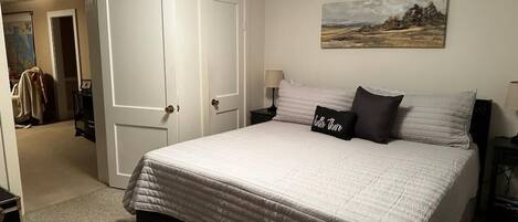 3 室のベッドルーム、アイロン / アイロン台、WiFi (無料)、ベッドシーツ