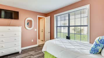 4 bedrooms, iron/ironing board, WiFi, bed sheets