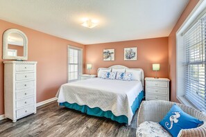 4 bedrooms, iron/ironing board, WiFi, bed sheets