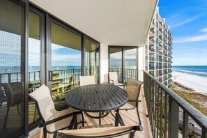 Outdoor dining - Beautiful Fully Renovated Condo (Panama City Beach)