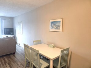 Dining - Bayview Condo right on Lewes Beach (Lewes)