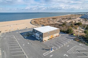 Exterior - Bayview Condo right on Lewes Beach (Lewes)