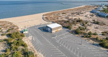 Bayview Condo right on Lewes Beach