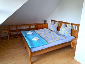 2 bedrooms, desk, free WiFi, bed sheets - Geräumige Ferienwohnung "dresdner Stadt-terrasse" für 5 Erw., Kinder Willkommen (Dresden)