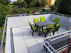 Outdoor dining - Geräumige Ferienwohnung "dresdner Stadt-terrasse" für 5 Erw., Kinder Willkommen (Dresden)