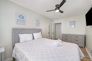 2 عدّة غرف نوم ومكواة/لوح كي وواي فاي وملاءات أسرّة