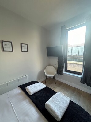 2 bedrooms, iron/ironing board, free WiFi, bed sheets - Newly Renovated 2-bed Apartment in Peterhead (Peterhead)