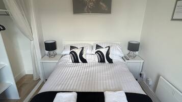 Apartment | 2 bedrooms, iron/ironing board, free WiFi, bed sheets
