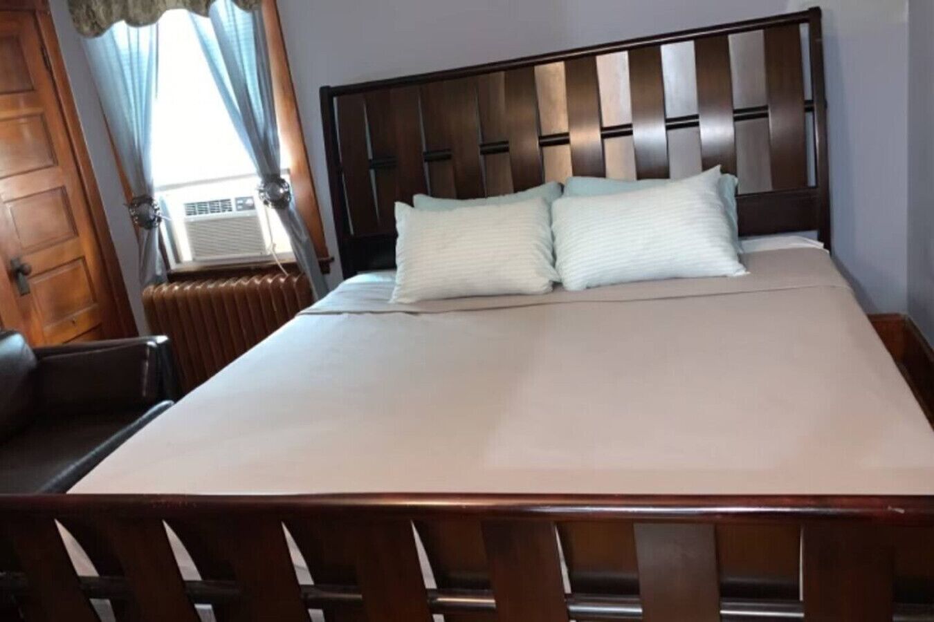 3 bedrooms, desk, iron/ironing board, WiFi