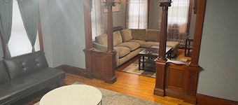 Spacious 3 bedroom 1st Floor closeby attractions