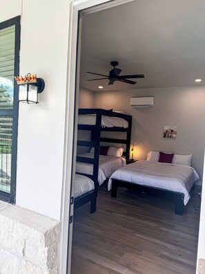 5 bedrooms, iron/ironing board, WiFi, bed sheets
