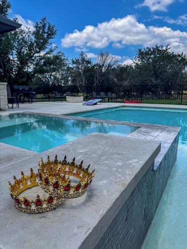 Brand New Golf Course Home in Concan, SLEEPS 30