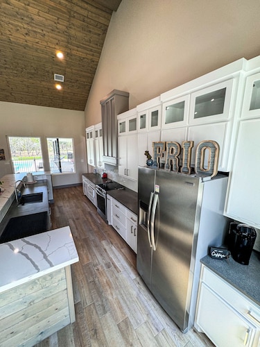 POOL~HOT TUB~FRIO RIVER~GOLF~SLEEPS 30