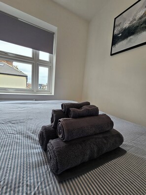 Interior - Luxurious 2 bedroom apartment, truly exceptional experience. (London)