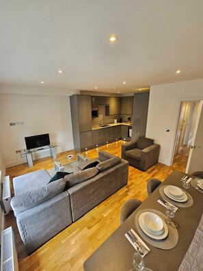 Living area - Luxurious 2 bedroom apartment, truly exceptional experience. (London)