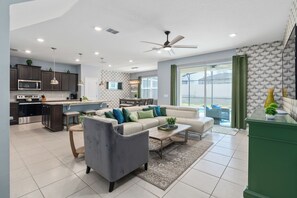 Smart TV, video games, books - Family Fun Retreat w/Themed Rooms Free Arcade Pool (Polk County)