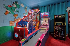 Children’s area - Family Fun Retreat w/Themed Rooms Free Arcade Pool (Polk County)