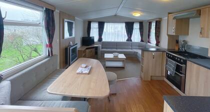 2 Bedroom Static Caravan on a holiday Park in Cornwall with onsite indoor Pool