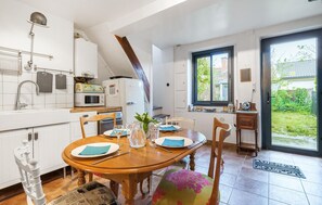 Kjøleskap, ovn, kokeplater og oppvaskmaskin