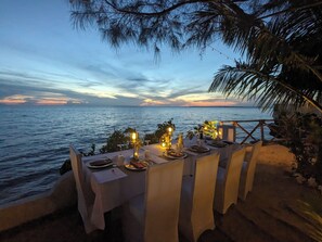 Outdoor dining - Lala Land Lodge (Kizimkazi)