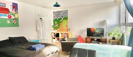 4 bedrooms, desk, iron/ironing board, WiFi