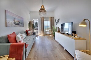 Villa, Beach View | Living area | 43-inch LED TV with cable channels - Beach Residence Old Town (Albufeira)