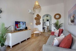 43-inch LED TV with cable channels - Beach Residence Old Town (Albufeira)
