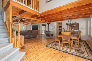 Smart TV, DVD player, table football, ping pong - Comfort Pines- Pinebrook Lake Access (Arnold)