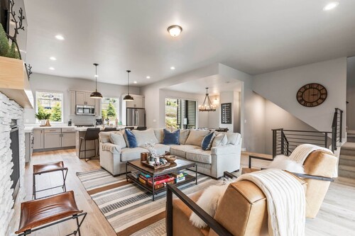 Moose Mgmt at Deer Springs 12754: Dogs Welcome-Pvt Hot Tub-Lake & Mountain Views