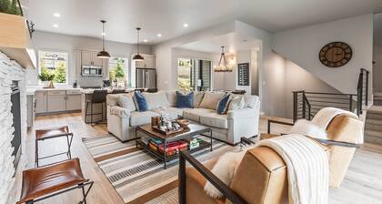 Moose Mgmt at Deer Springs 12754: Dogs Welcome-Pvt Hot Tub-Lake & Mountain Views