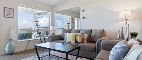 Smart TV, fireplace, DVD player, stereo